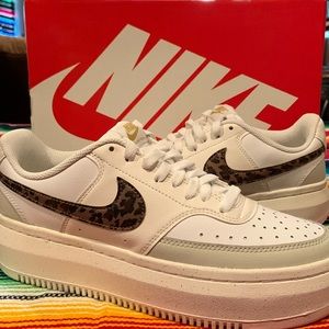 Women’s NIKE COURT VISION ALTA